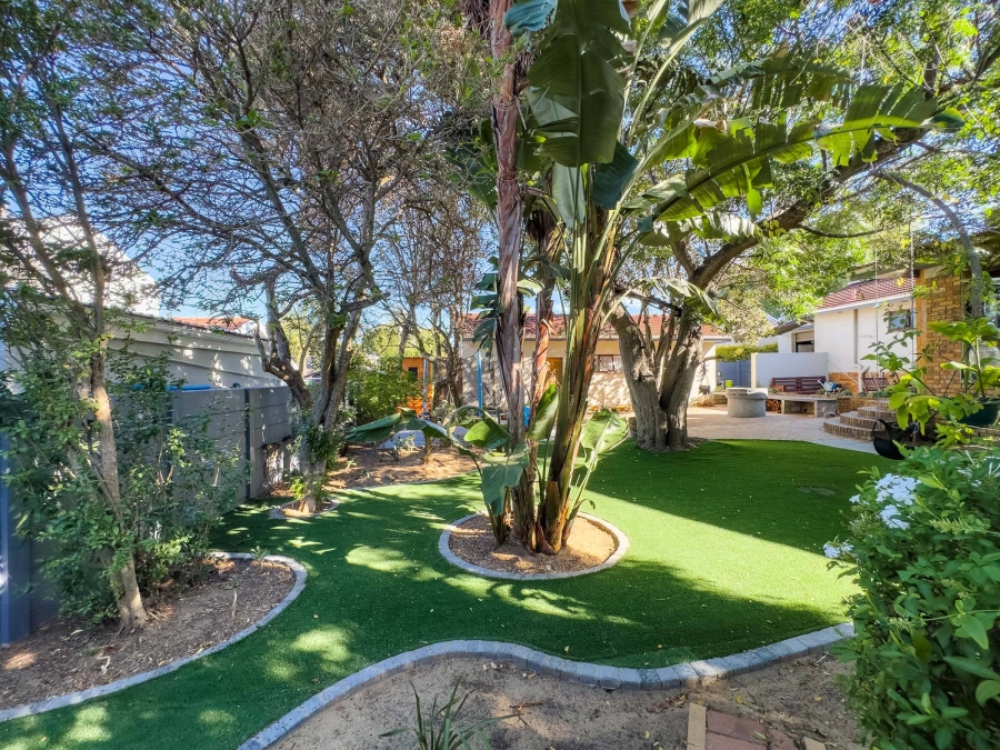 5 Bedroom Property for Sale in La Rochelle Western Cape